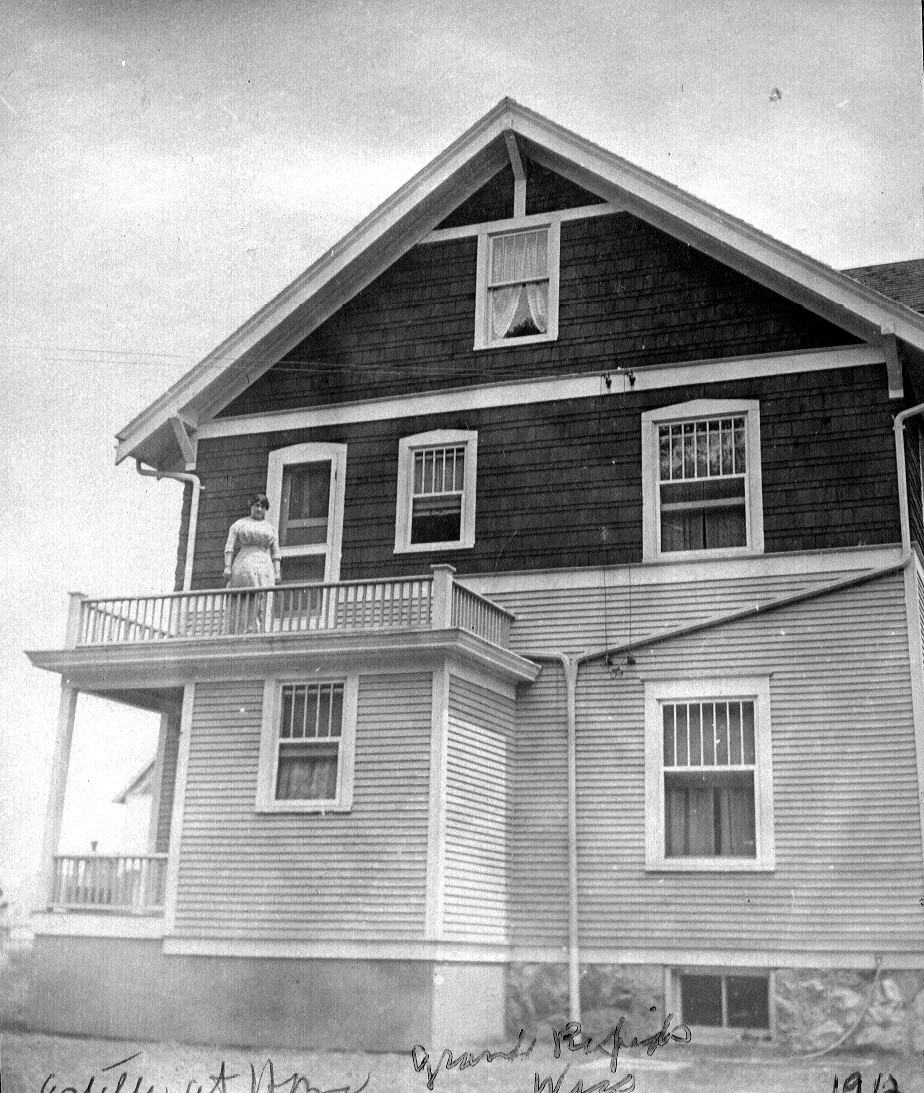 EstelleDemershome1912.jpg